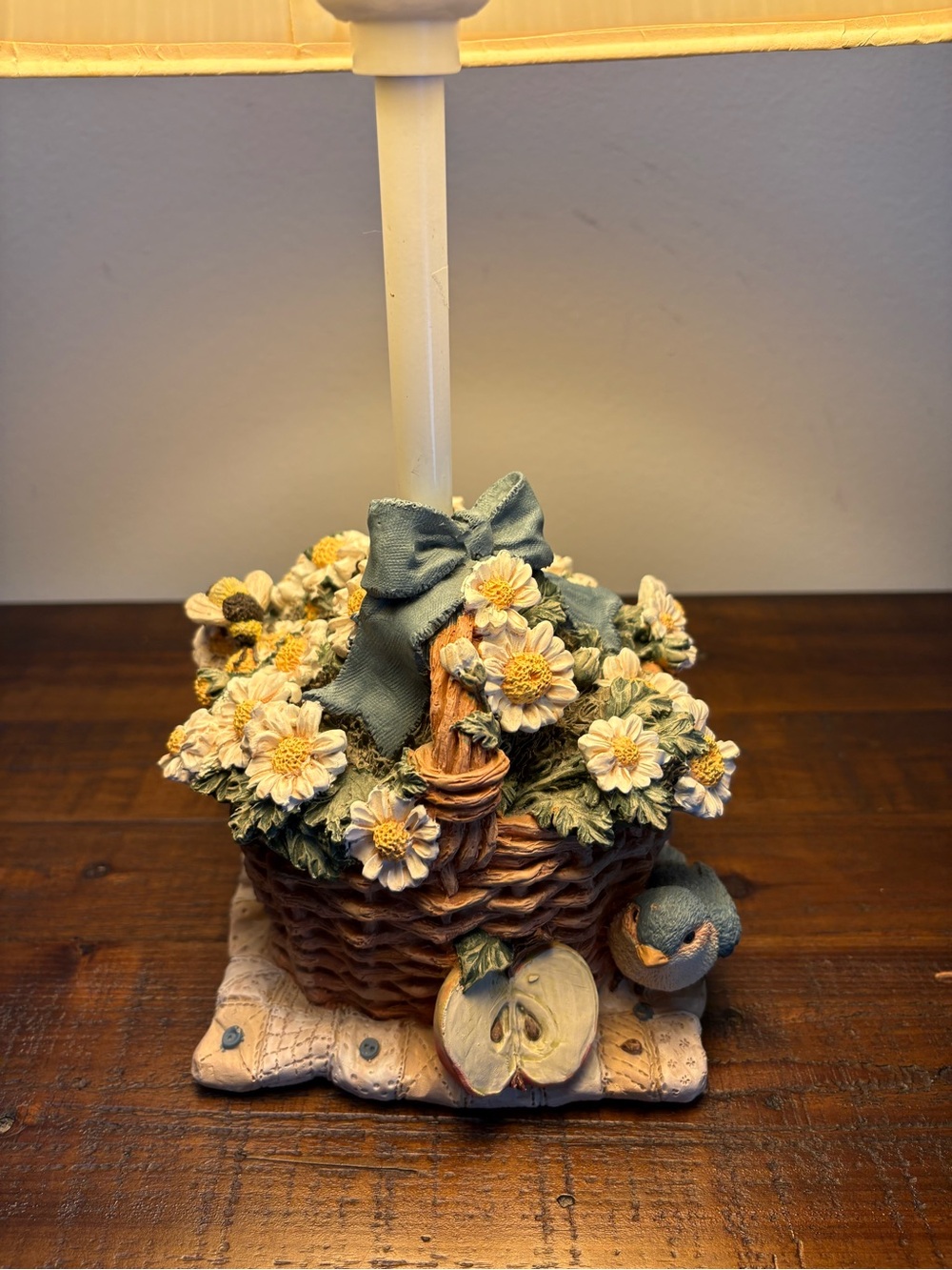 Figi Graphics Table Lamp Daisy Basket / Bird